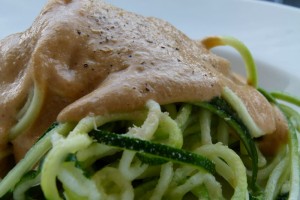 Zucchini-Nudeln-cremige-Tomatensoße